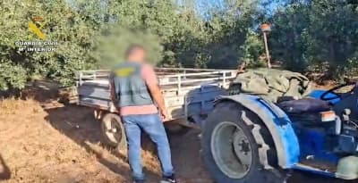 Guardia Civil recupera tractor y remolque sustraídos en una finca de Umbrete y los