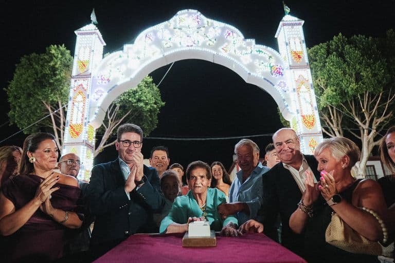 Palomares del Río inaugura su Feria 2026 con el encendido del alumbrado a medianoche