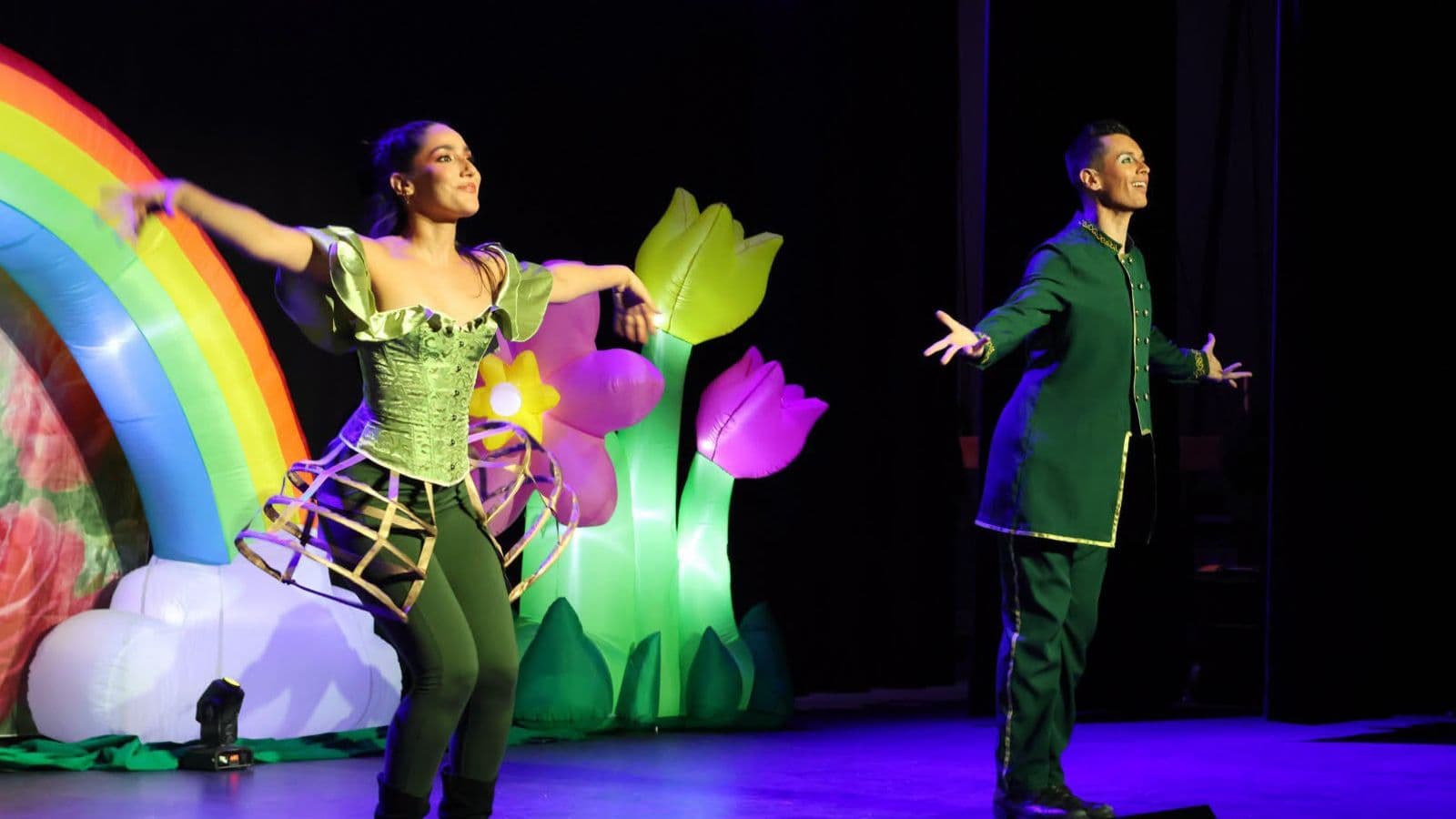 El Teatro Municipal de Palomares del Río se llena para “Un paseo por Disney”