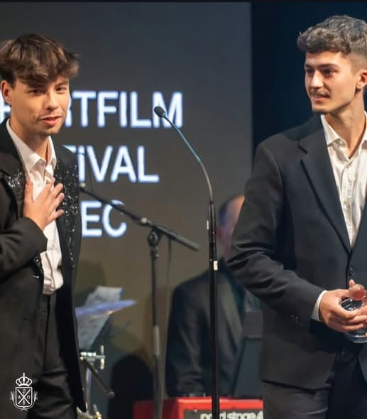 Pedro y Daniel de La Puebla del Río ganan premio en Checa por 'Los Pájaros'