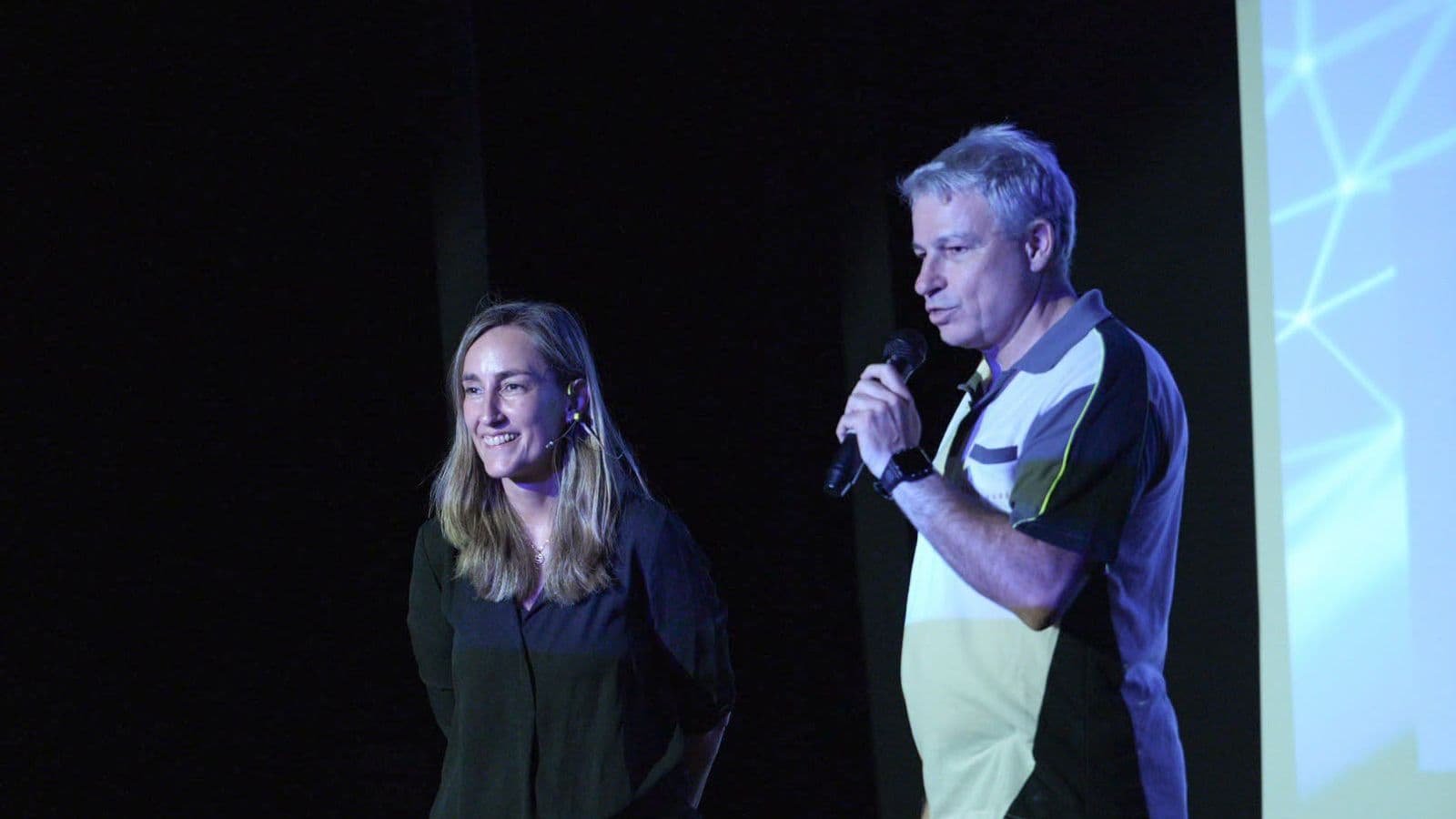 Palomares del Río celebra jornada divulgativa de ciencia y espacio en su teatro