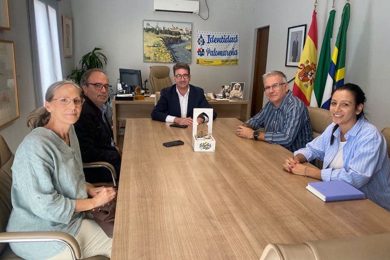 El alcalde se reúne con los empresarios de Palomares para impulsar el comercio local