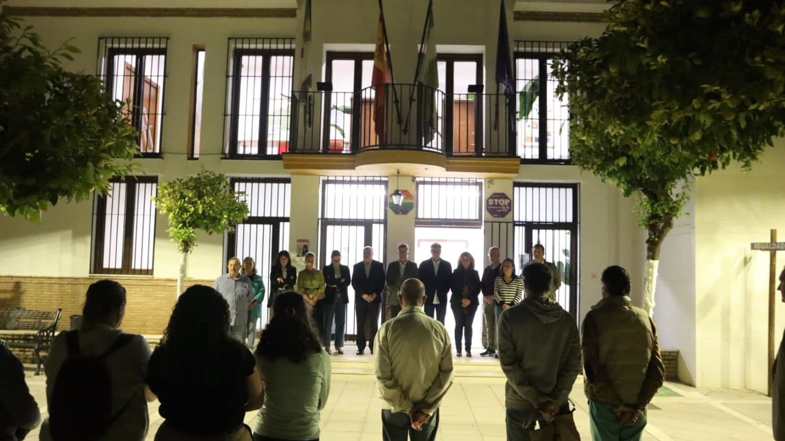 Palomares del Río rinde homenaje a las víctimas del accidente de tren en Toledo