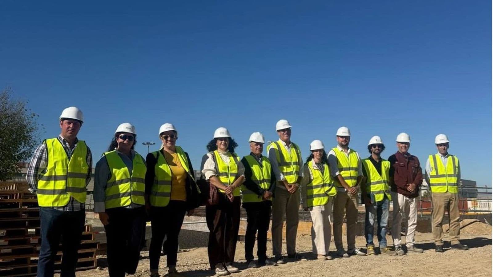 Alcalde y delegados revisan avance de obras del Complejo Deportivo