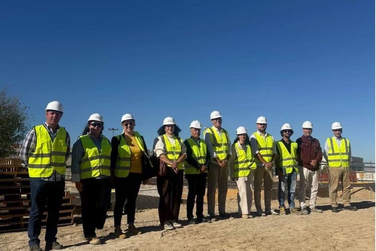 Alcalde y delegados revisan avance de obras del Complejo Deportivo