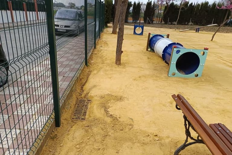 Reabre el parque canino de la calle Padre Tarín tras la finalización de los trabajos de mejora.