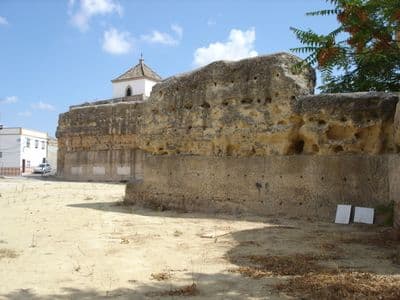 Muralla urbana de Sanlúcar la Mayor