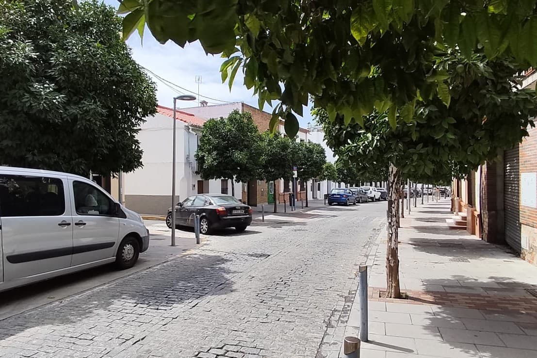 La calle Nueva de Mairena del Aljarafe cierra al tráfico por obras para mejorar la