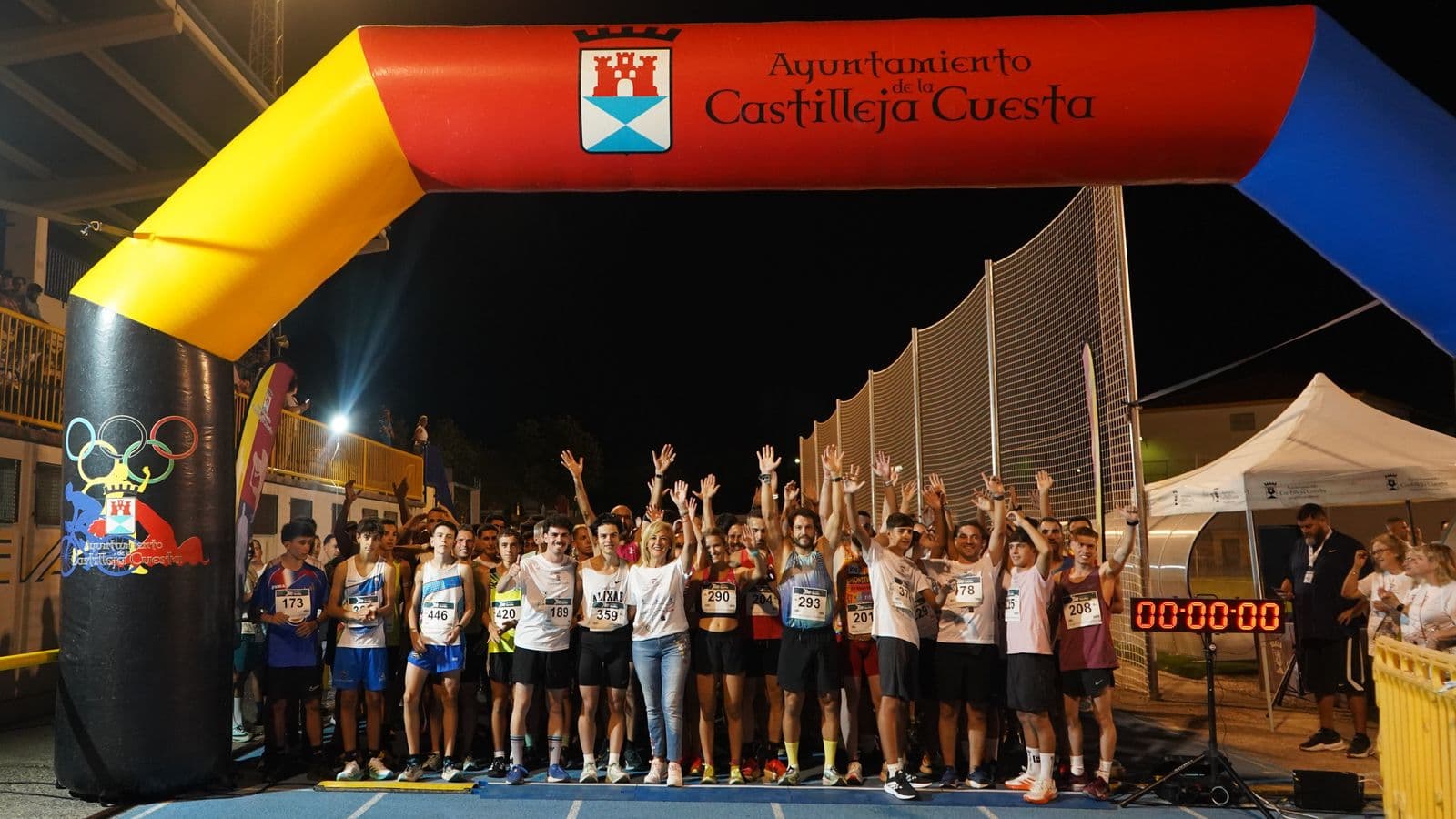 Más de 300 atletas compiten en el XIV Cross Urbano Nocturno