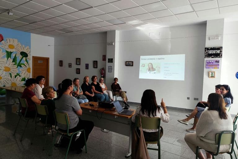 Charla sobre el climaterio en Gelves para fomentar el bienestar de las mujeres