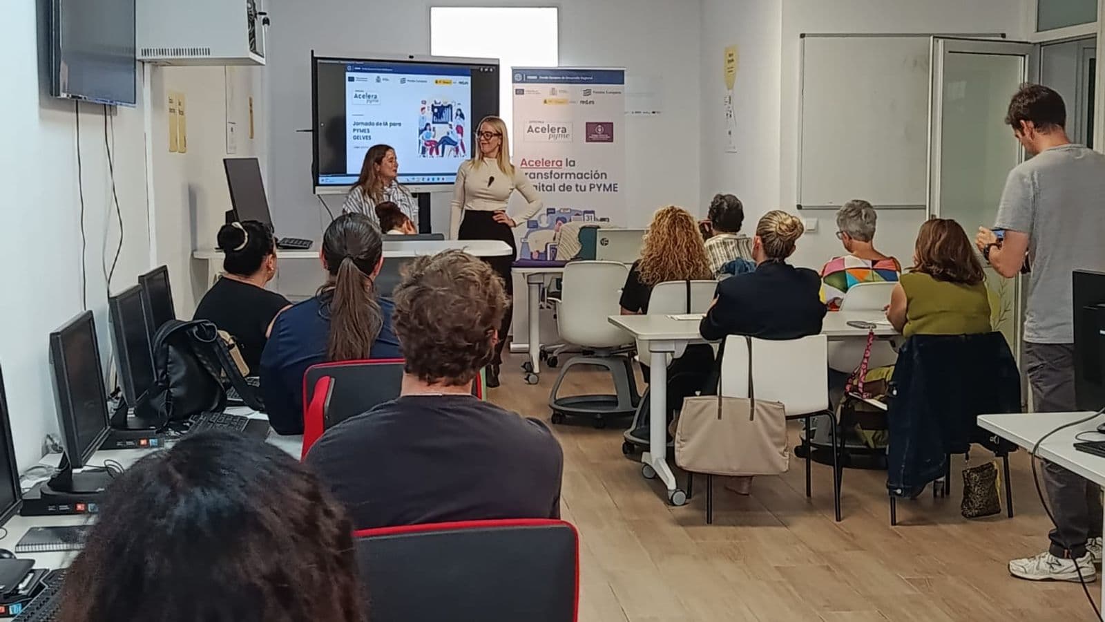 Taller de inteligencia artificial para impulsar negocios locales en Gelves