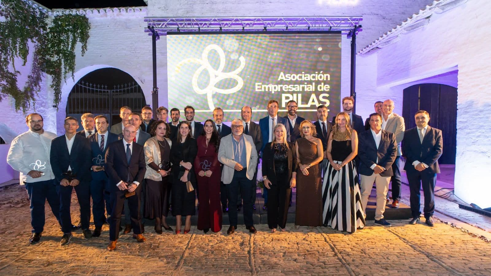 Pilas celebra los 30 años de la Asociación Empresarial con su gala anual