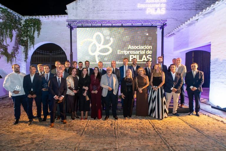 Pilas celebra los 30 años de la Asociación Empresarial con su gala anual