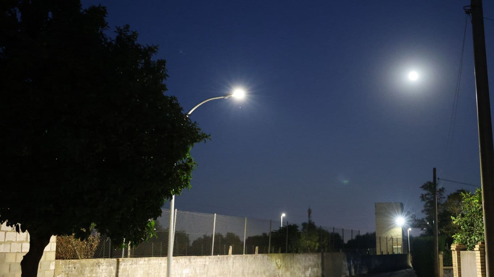 Espartinas mejora la iluminación viaria en la urbanización Jardín II
