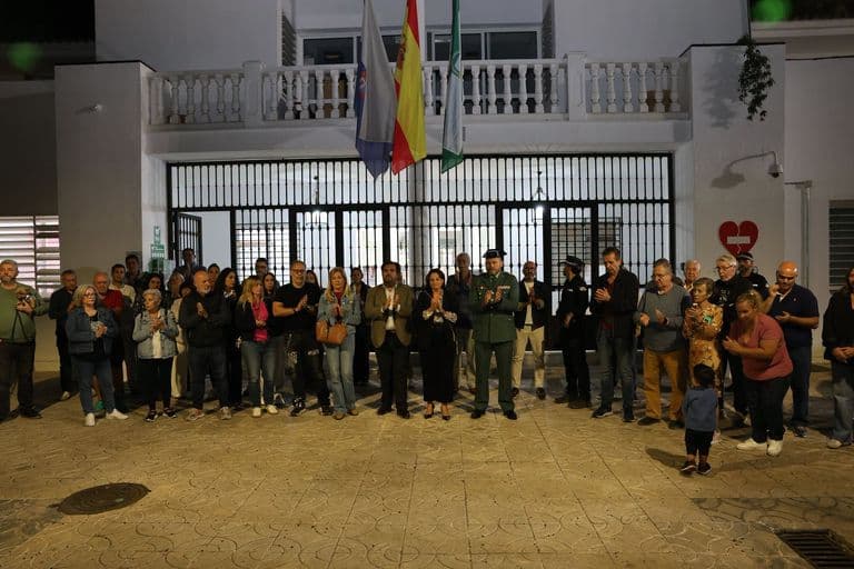 Espartinas rinde homenaje a las vítimas del accidente ferroviario de Toledo