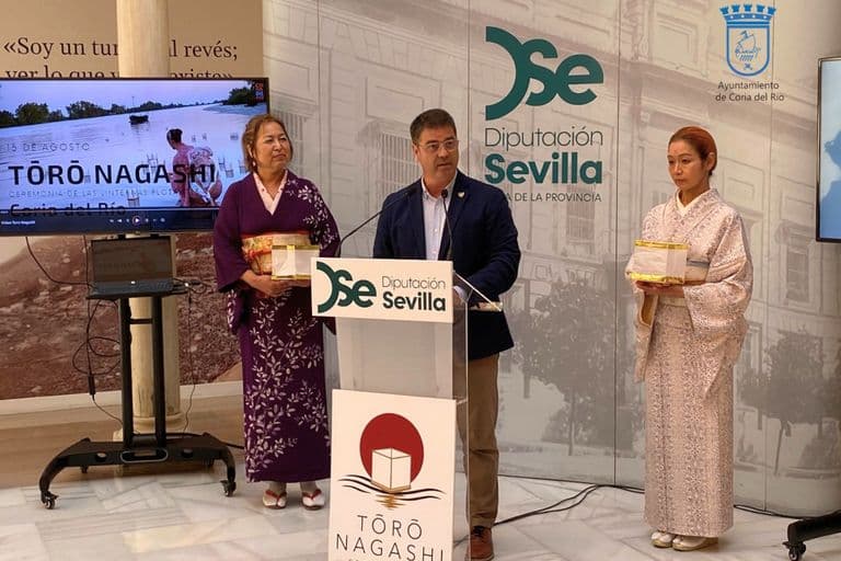 Coria del Río celebra la Ceremonia Tōrō Nagashi el 15 de agosto con linternas flotantes