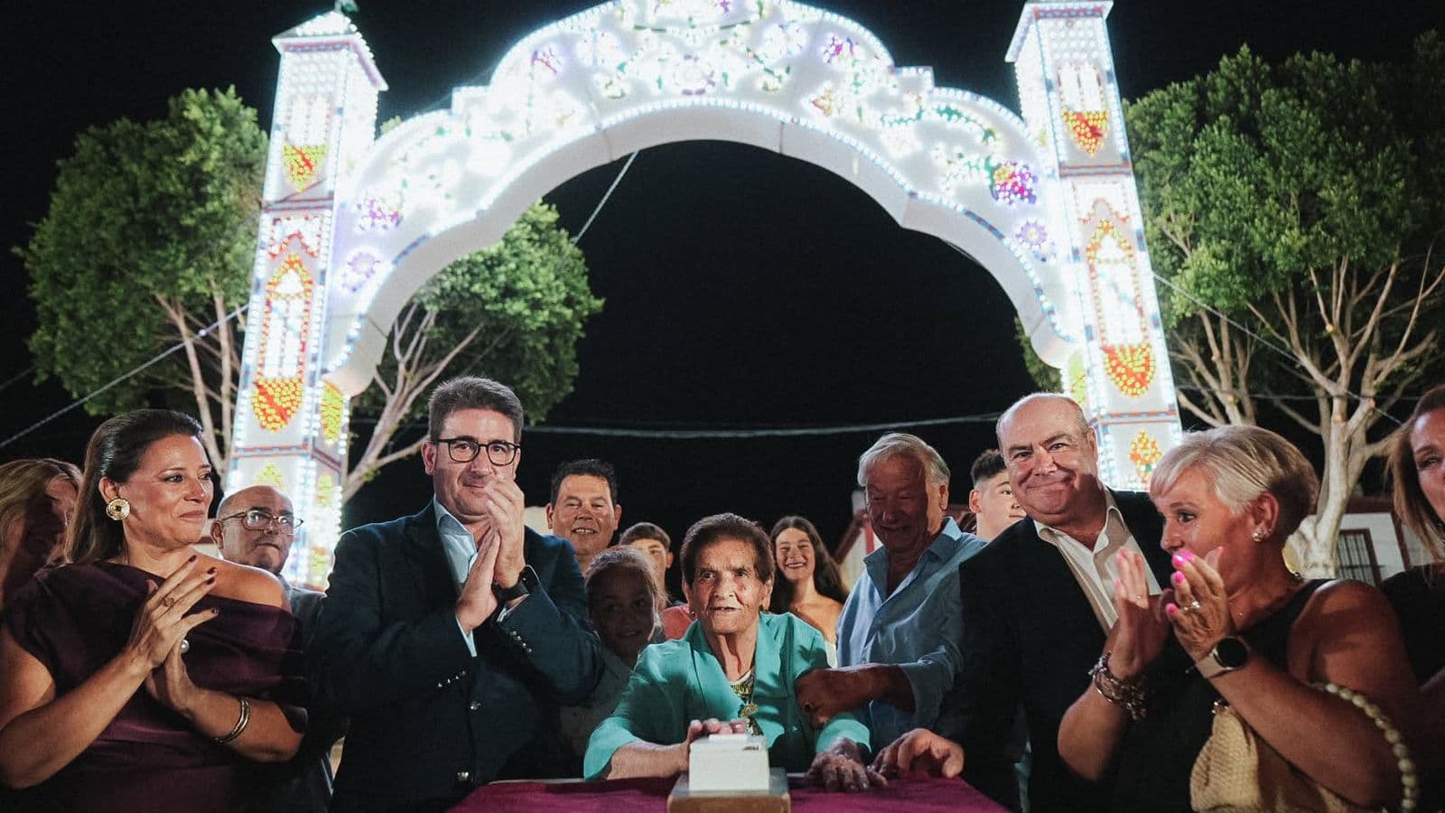 Palomares del Río inaugura su Feria 2026 con el encendido del alumbrado a medianoche
