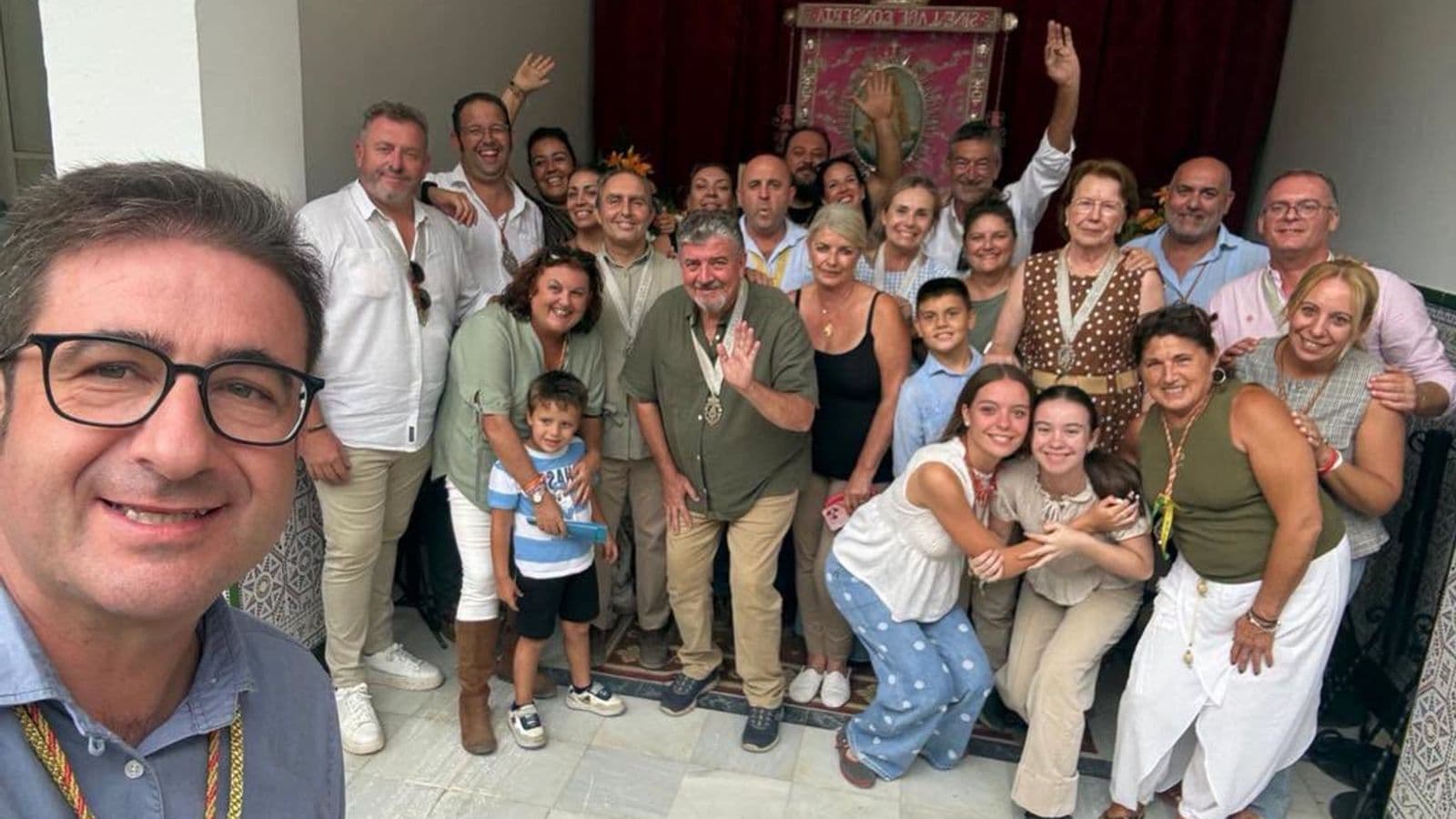 Palomares del Río peregrina a Almonte en una jornada de tradición y convivencia