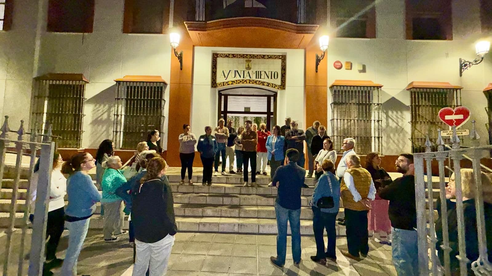 Gelves rinde homenaje a las víctimas del accidente ferroviario con un minuto de silencio